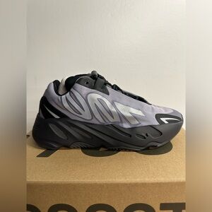 adidas Men's Size 5.5 Yeezy Boost Monkey Clay 700 MNVN GW9526 New With Box